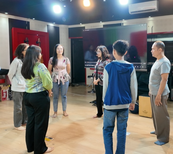 Anak muda mengikuti Ngumpul ASIK Tangerang Episode 2 Jesus Is…