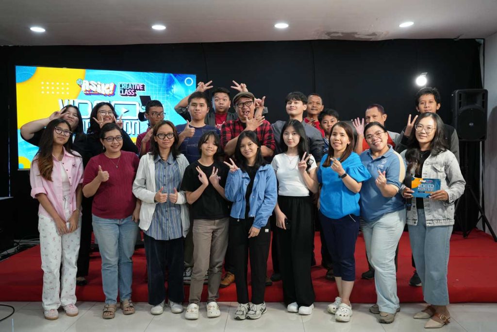 ASIK! Creative Class di Tangerang menghadirkan pelatihan video production untuk anak muda dengan materi lengkap: visual language, lighting, audio, hingga post production, praktik langsung dengan peralatan modern.