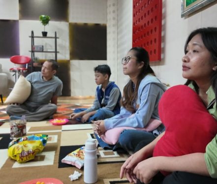 Anak muda mengikuti Ngumpul ASIK Tangerang Episode 2 "Jesus Is…"